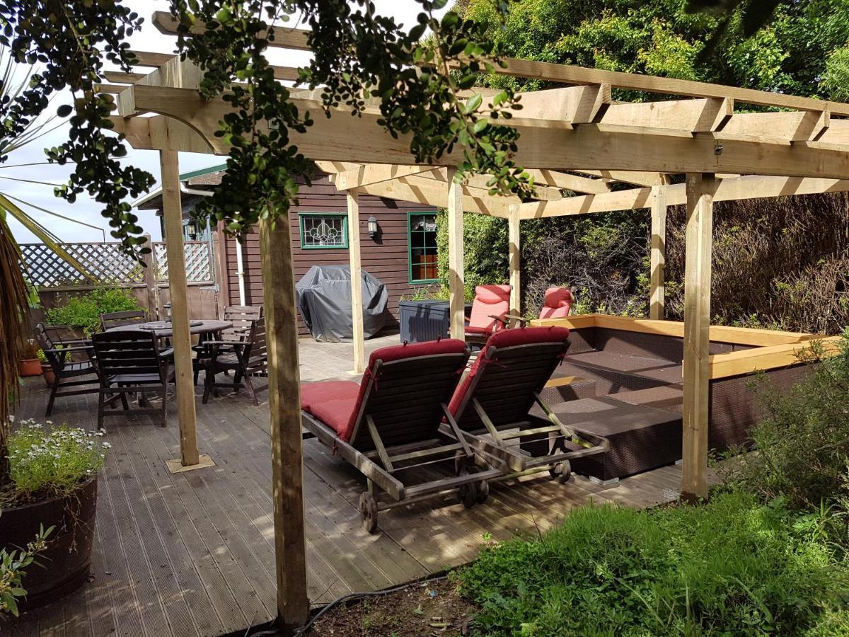 Villa Private Seaside Couples Hideaway Kaka Point Exterior foto