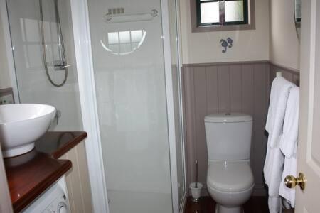 Villa Private Seaside Couples Hideaway Kaka Point Exterior foto