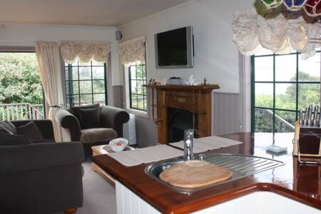 Villa Private Seaside Couples Hideaway Kaka Point Exterior foto